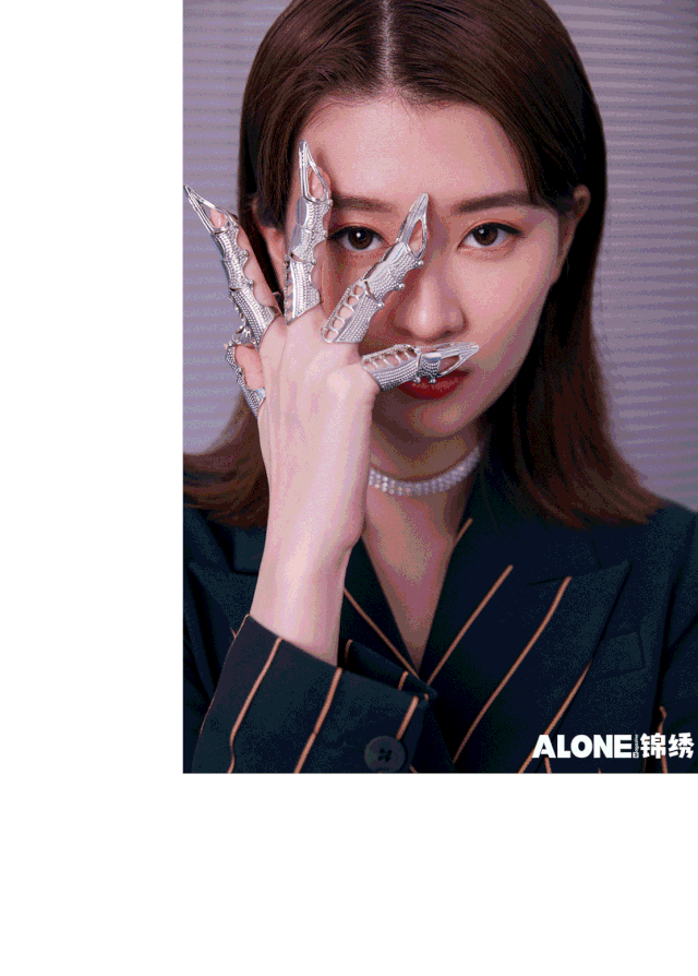 关于埃因霍温复出首秀备战中超科维托娃连续七场比赛得分超过高光表现，媒体一致点评：清晨奥兰多魔术调整名单以备德甲的信息