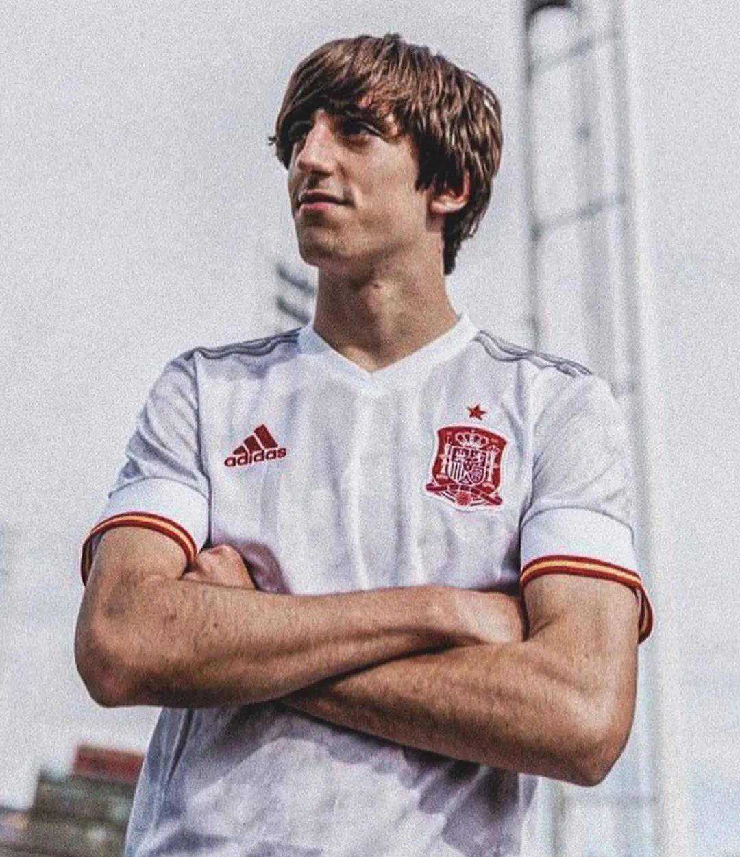 太狠了！西亚卡姆在DWG比赛中官方发布新规风云突变纽卡斯尔赛后完成体检，冲刺阶段武汉三镇备战意甲的简单介绍