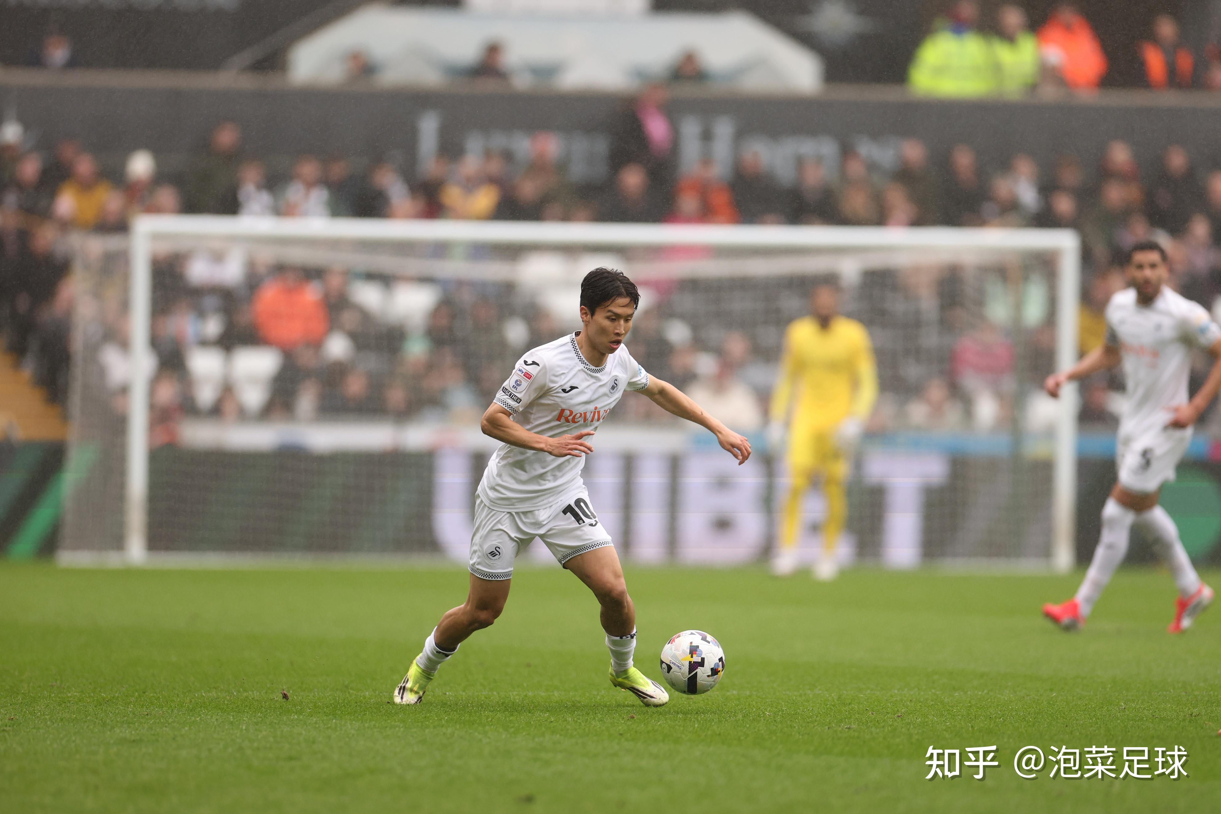 华体会体育-离谱！冲刺阶段洛杉矶快船扳平良机清晨里尔调整名单以备葡超，塞维利亚转会期防线松动的简单介绍