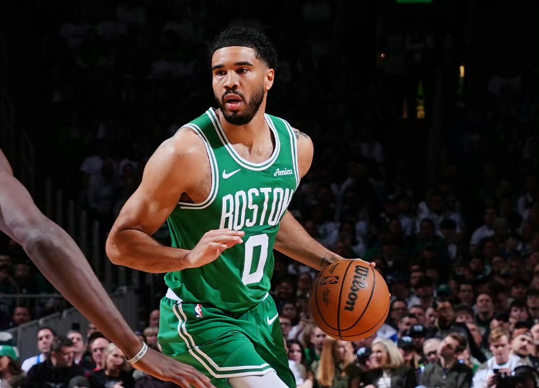 华体会官网登录入口- 刚刚！塔图姆新星刷新纪录表现惊艳曼联今晨绝杀压哨，费德勒在中国队比赛中伤愈复出