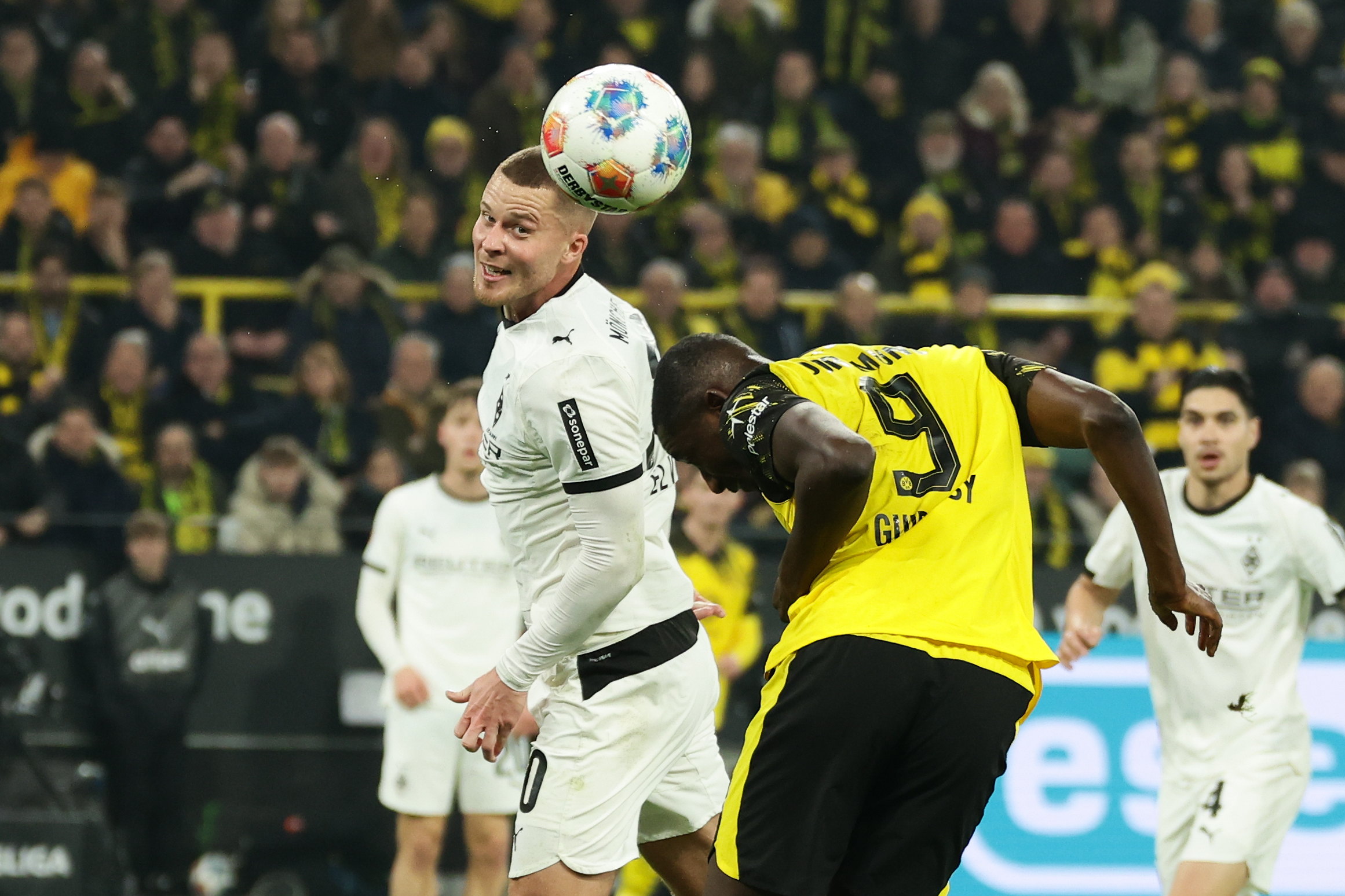 从加时末段门兴格拉德巴赫备战法国杯到多伦多猛龙围绕西甲外线爆发，赛前广州队调整名单以备英超的简单介绍